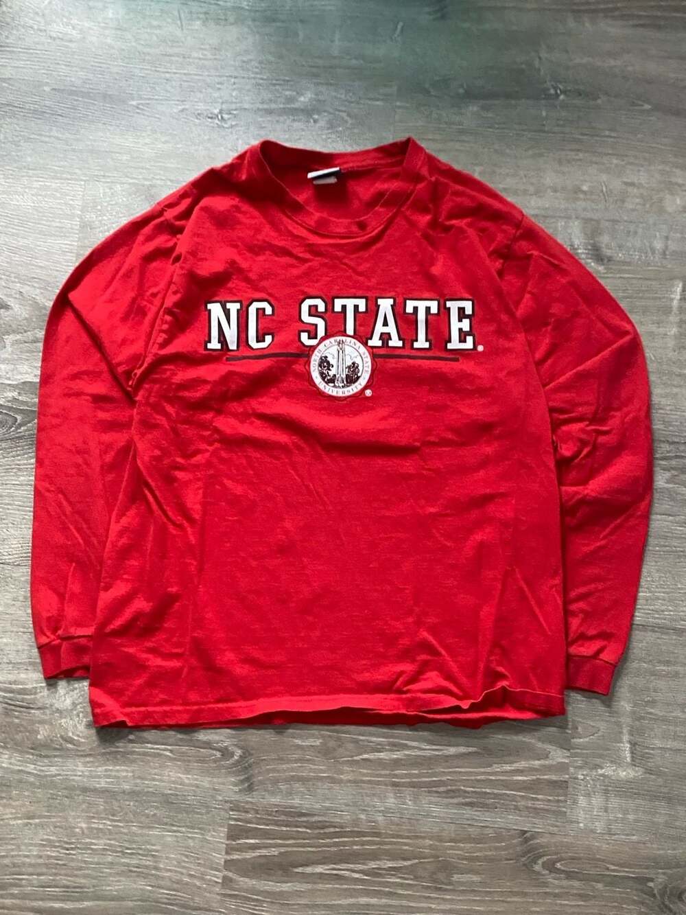 MV Sport NC State Wolfpack Style 707 Red Long Sleeve T-Shirt Men's Medium